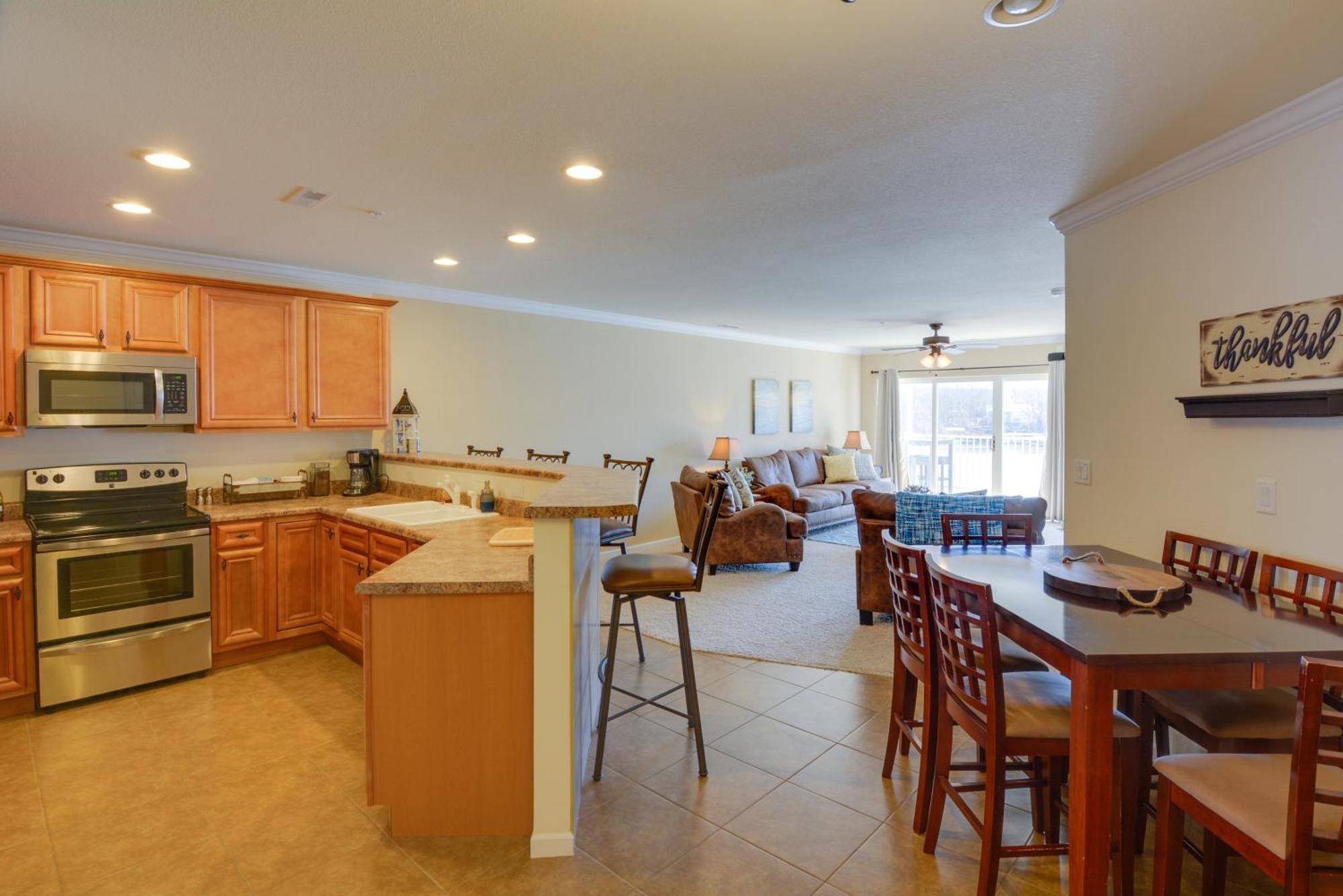Lakefront Osage Beach Condo With Pool And Water Views! Exterior foto
